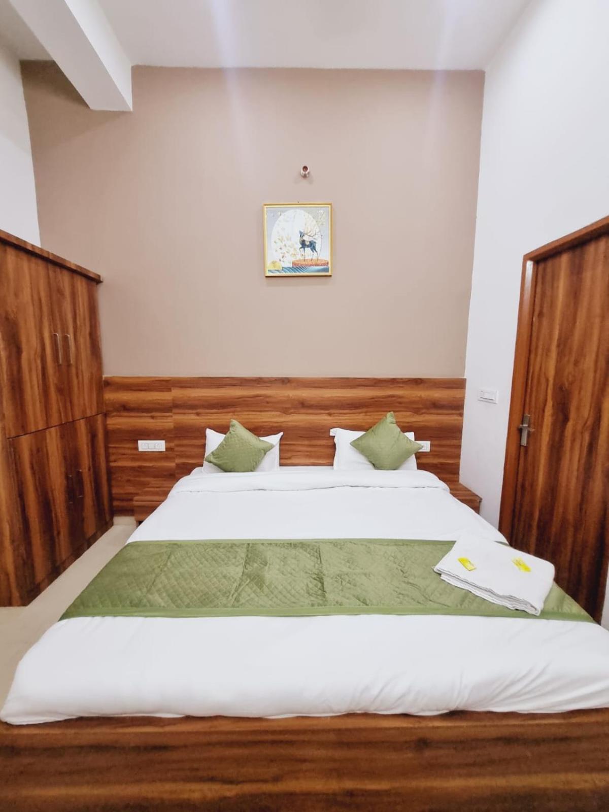 Hotel Spiritual Land - Behind Prem Mandir- By Shreemukund Vrindavan Ngoại thất bức ảnh