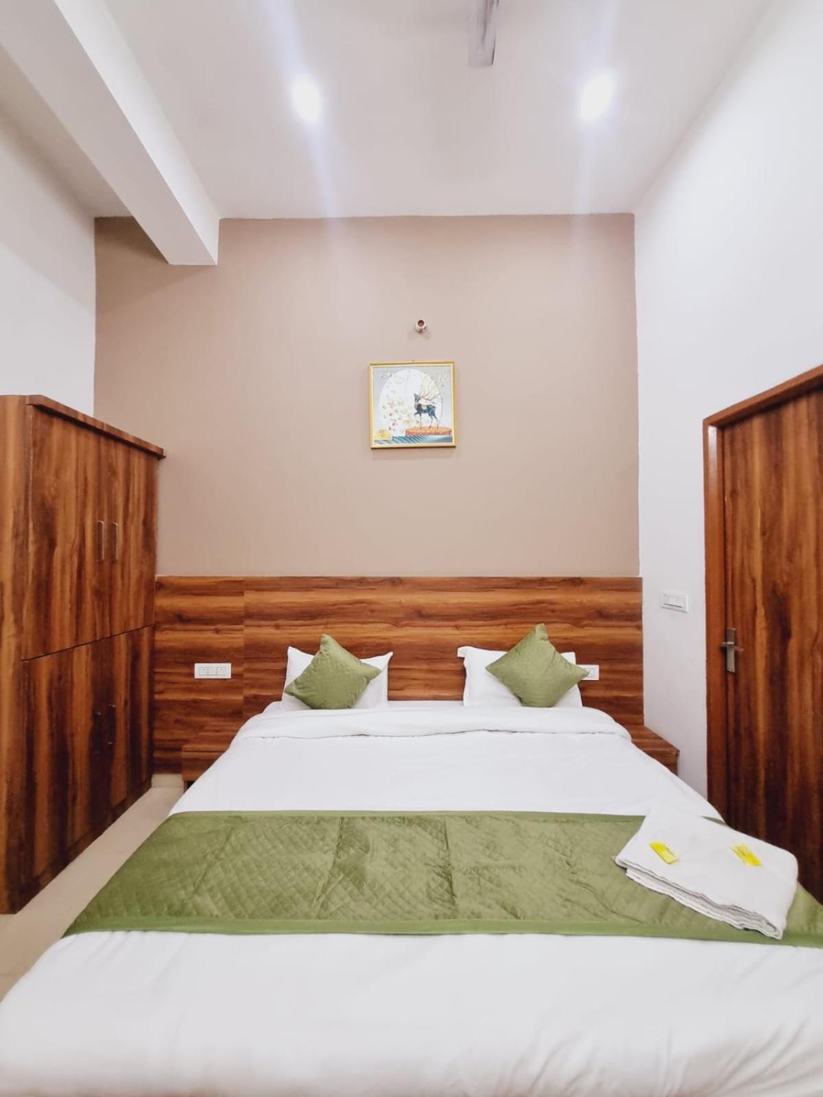 Hotel Spiritual Land - Behind Prem Mandir- By Shreemukund Vrindavan Ngoại thất bức ảnh