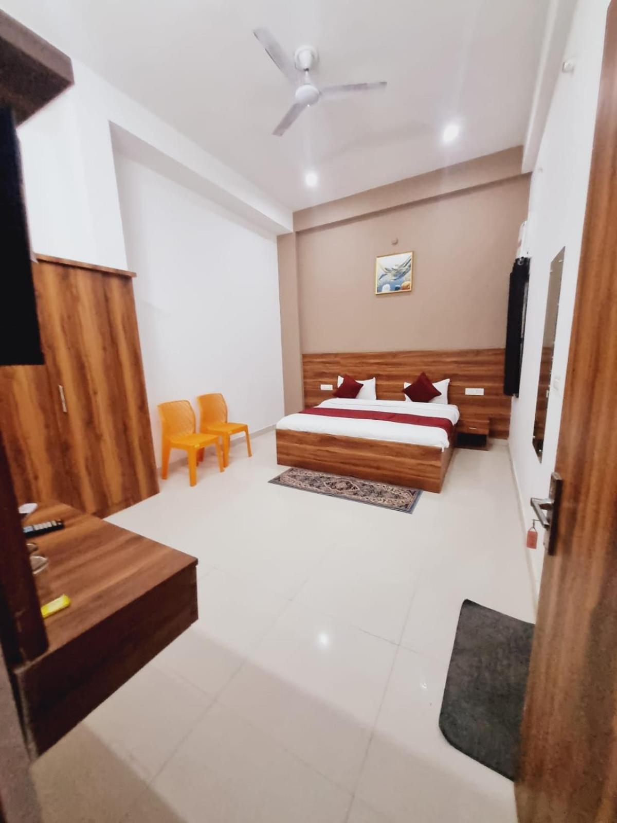 Hotel Spiritual Land - Behind Prem Mandir- By Shreemukund Vrindavan Ngoại thất bức ảnh